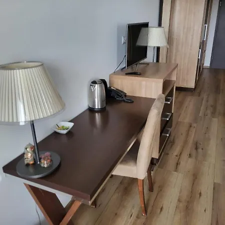 Diva Hotel: Beachside With Balcony And Amenities