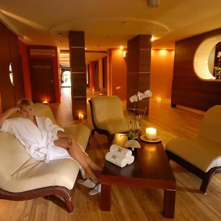 Diva Hotel: Beachside With Balcony And Amenities Apartment Kolobrzeg