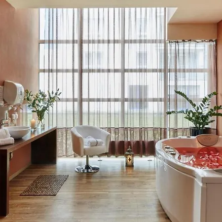 Apartment Diva Hotel: Beachside With Balcony And Amenities *