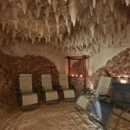 Apartment Diva Hotel: Beachside With Balcony And Spa Amenities