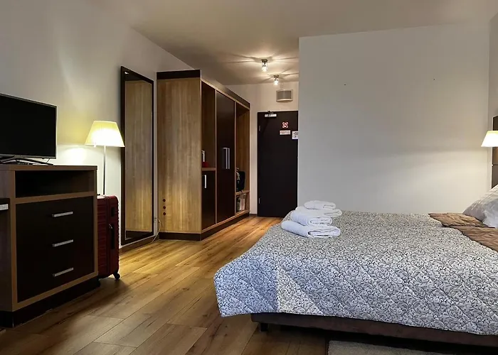 Prywatny, W 4 -gwiazdkowym Diva, Balkon, 300m Do Morza, Do Dworca Pkp Pieszo 10 Minut, Darmowe Wifi W Apartamencie, Dodatkowo Platne - Parking, Spa, Silownia, Squash Apartment *