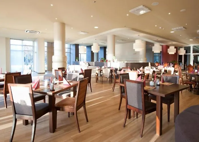 Prywatny, W 4 -gwiazdkowym Diva, Balkon, 300m Do Morza, Do Dworca Pkp Pieszo 10 Minut, Darmowe Wifi W Apartamencie, Dodatkowo Platne - Parking, Spa, Silownia, Squash * Kolberg