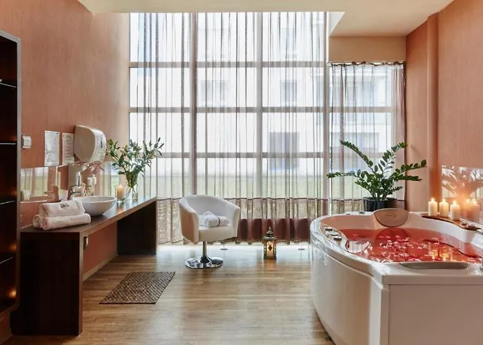 Apartment Prywatny, W 4 -gwiazdkowym Diva, Balkon, 300m Do Morza, Do Dworca Pkp Pieszo 10 Minut, Darmowe Wifi W Apartamencie, Dodatkowo Platne - Parking, Spa, Silownia, Squash *